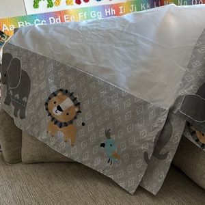 Toddler crib/bed skirt